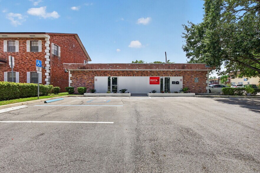 More Photos Of 8080 Pasadena Blvd, Pembroke Pines Office For Lease
