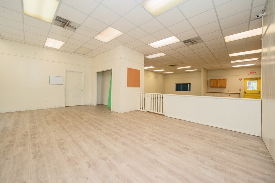 More Photos Of 1809 Alpine Rd, Longview Office For Sale