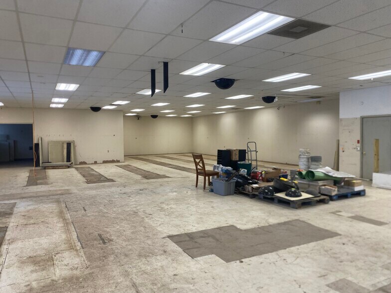 More Photos Of 115 N Exchange St, Geneva Storefront For Sale