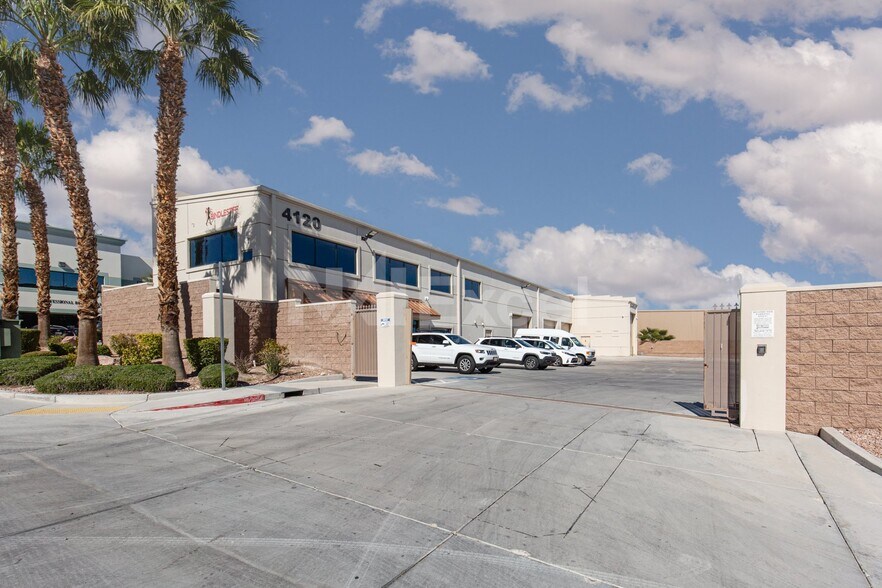 More Photos Of 4120 W Patrick Ln, Las Vegas Warehouse For Lease