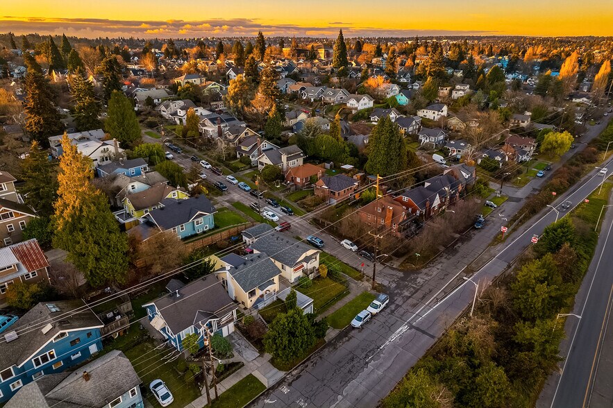 More Photos Of 5011 5th Ave NE, Seattle Apartments For Sale