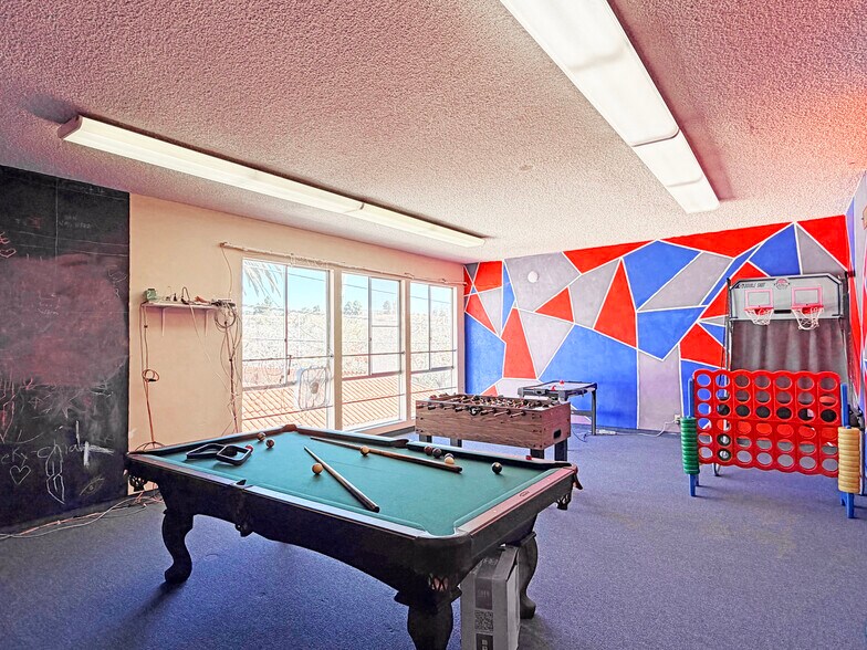 More Photos Of 1675 Garnet Ave, San Diego Schools For Lease