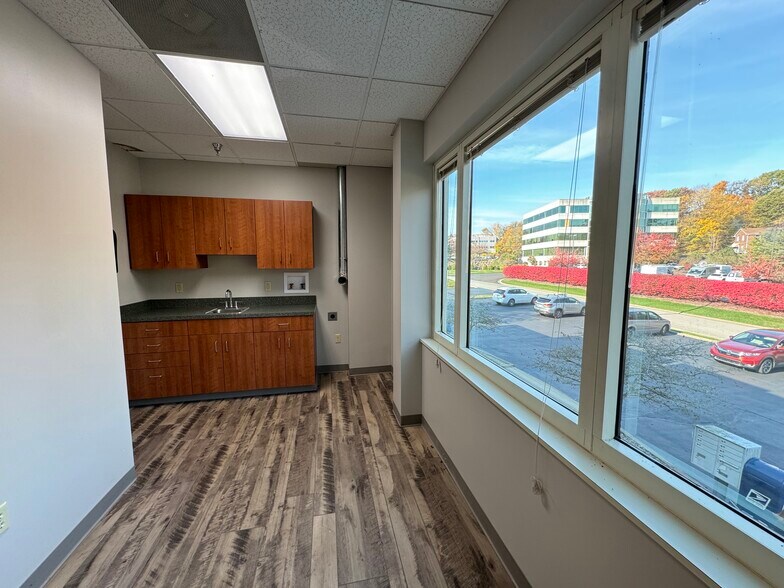 More Photos Of 2400 Corporate Dr, Wexford Medical For Lease
