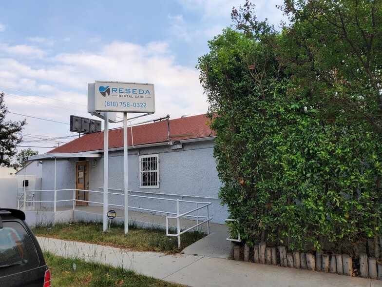 Primary Photo Of 18528 Gault St, Reseda Medical For Lease