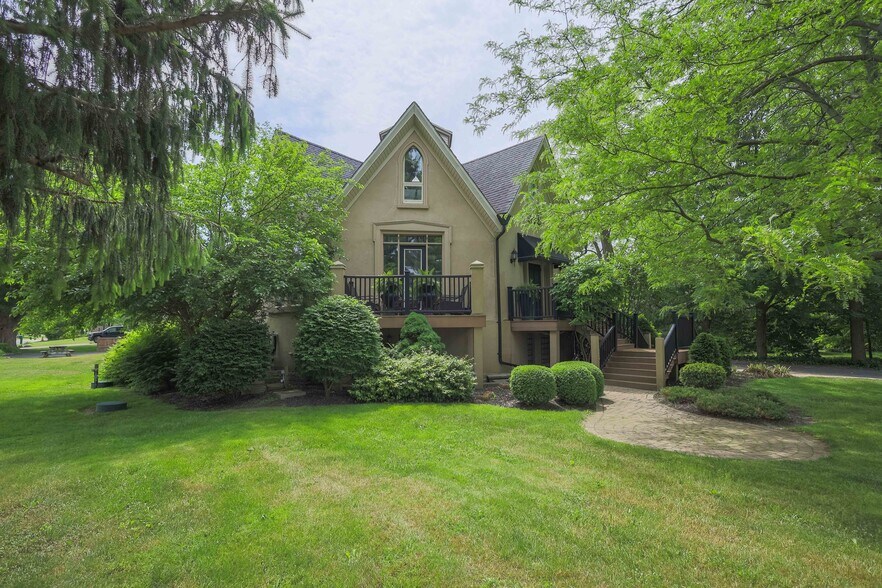 More Photos Of 646 Mount Pleasant Rd, Brant Freestanding For Sale