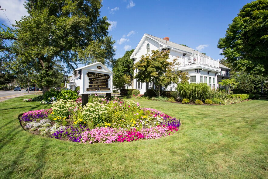 More Photos Of 336 South St, Hyannis Office For Sale