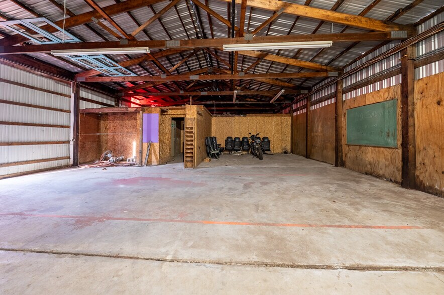More Photos Of 3381 N Preston Hwy, Albright Warehouse For Sale