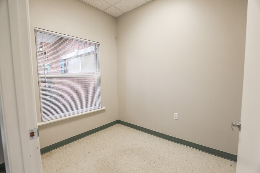 More Photos Of 2025 SW 75th St, Gainesville Medical For Lease