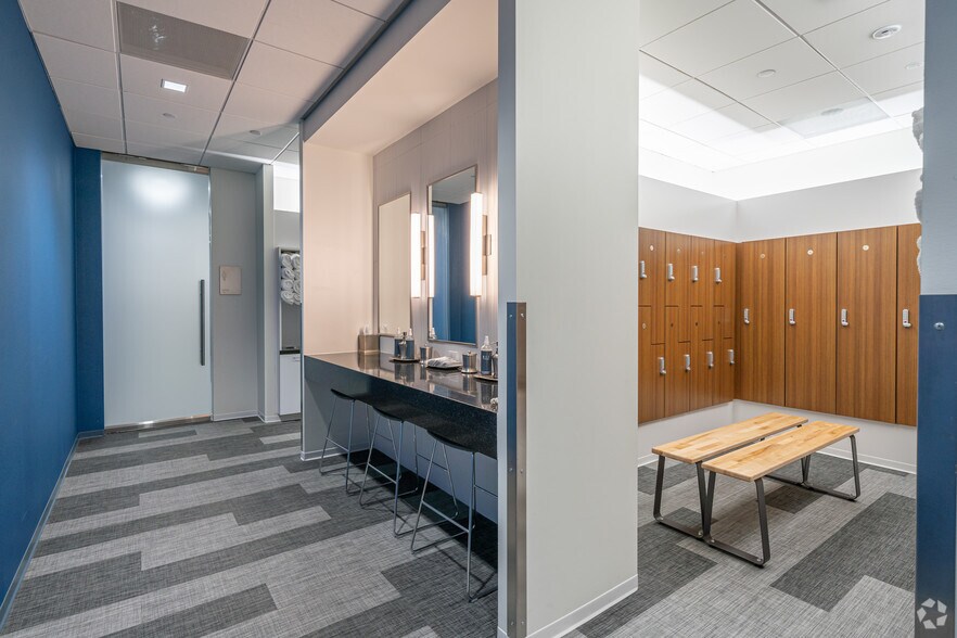 More Photos Of 811 Louisiana St, Houston Office For Lease