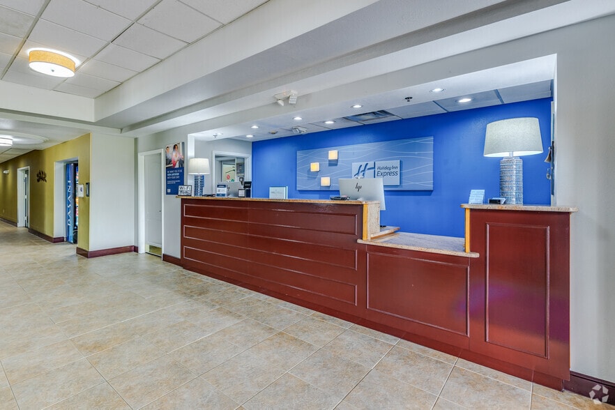 More Photos Of 1810 S Highway 27, Clermont Hotel For Sale