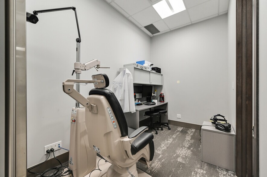 More Photos Of 5340 1st St SW, Calgary Medical For Lease