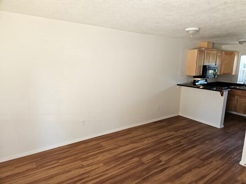 More Photos Of 540 W 3rd Ave, Junction City Apartments For Sale