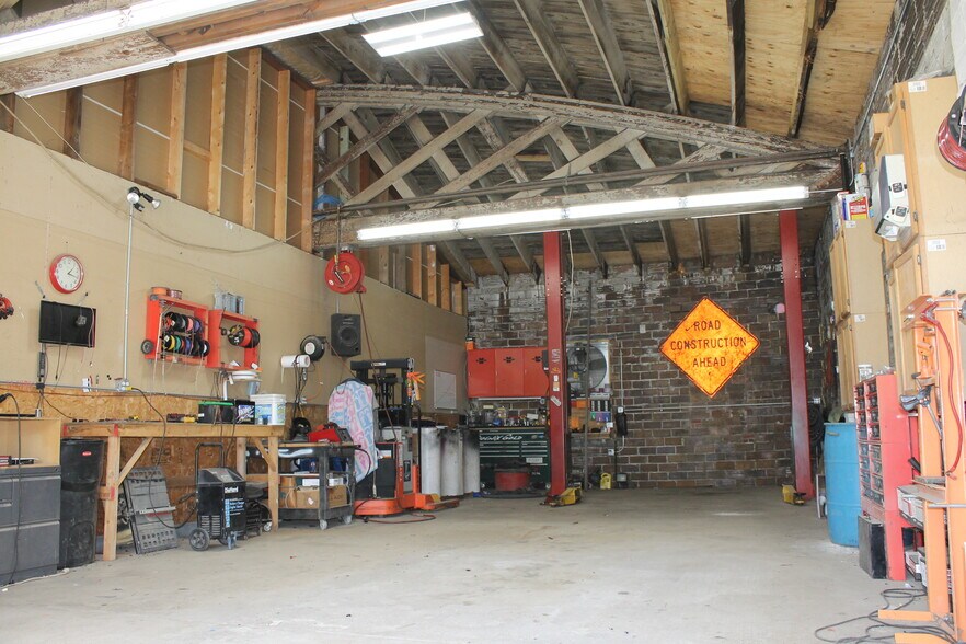 More Photos Of 123 E Hydraulic St, Yorkville Warehouse For Sale