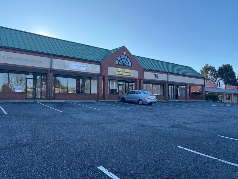 More Photos Of 110 Garner Rd, Spartanburg Unknown For Lease