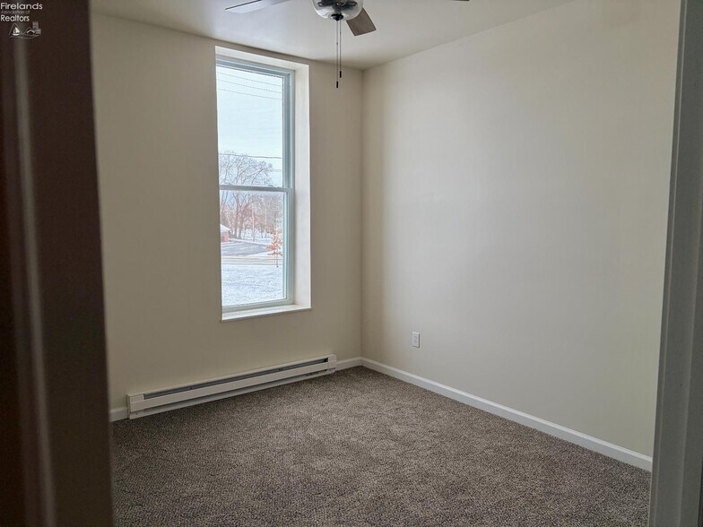 More Photos Of 110 Railroad St, Clyde Restaurant For Sale