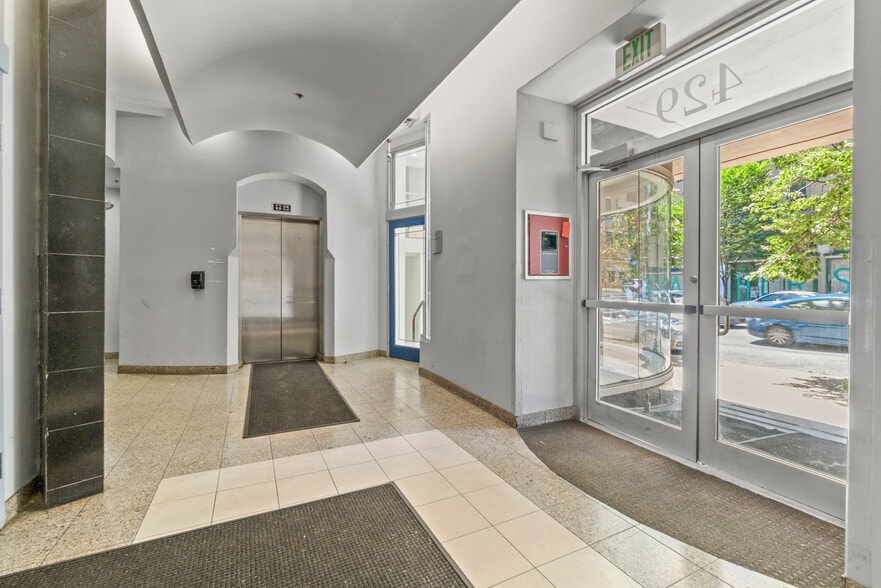 More Photos Of 429 N Eutaw St, Baltimore Office For Sale