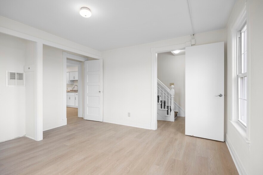 More Photos Of 267 Wolf Rd, Latham Office For Lease