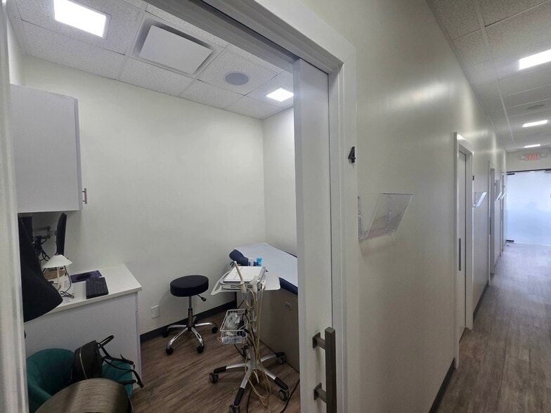 More Photos Of 9530 Queens Blvd, Rego Park Storefront For Sale