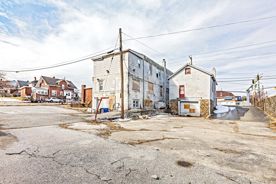 More Photos Of 16 S Maryland Ave, Wilmington General Retail For Sale