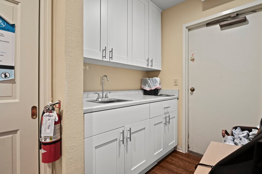 More Photos Of 1700 Dr. Martin Luther King, Jr. St N, Saint Petersburg Medical For Sale