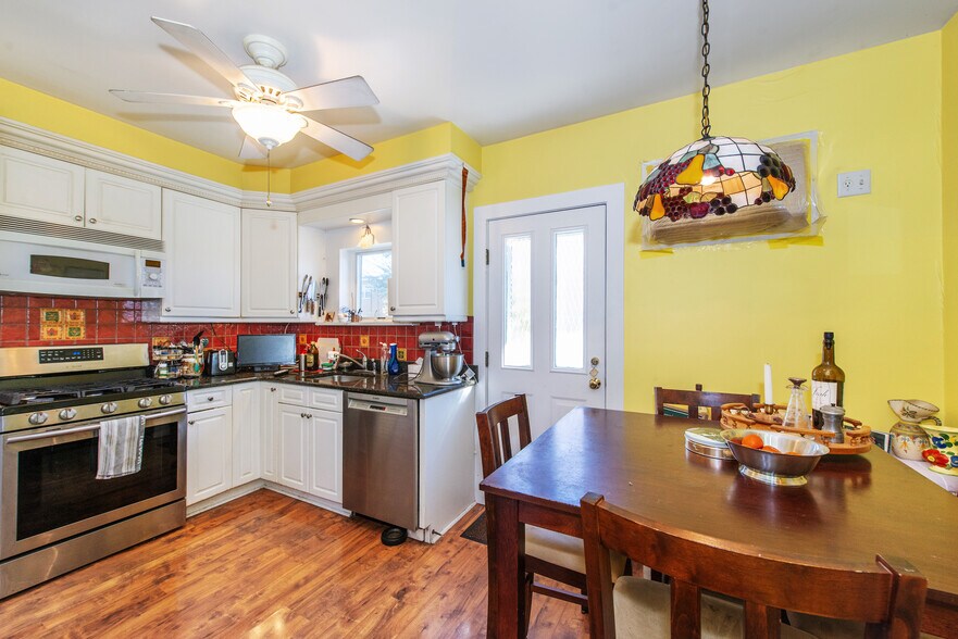 More Photos Of 209 S Maple Ave, Ridgewood Auto Repair For Sale