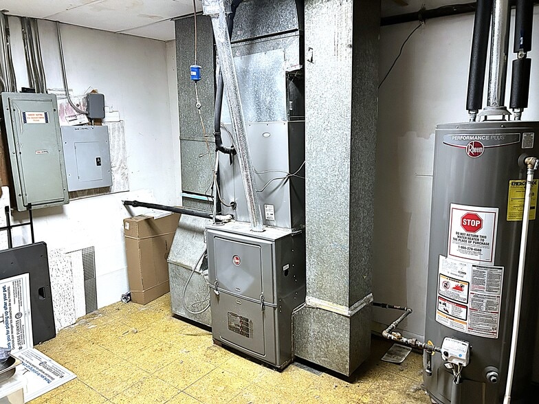 More Photos Of 3620 W Division St, Chicago Storefront For Sale