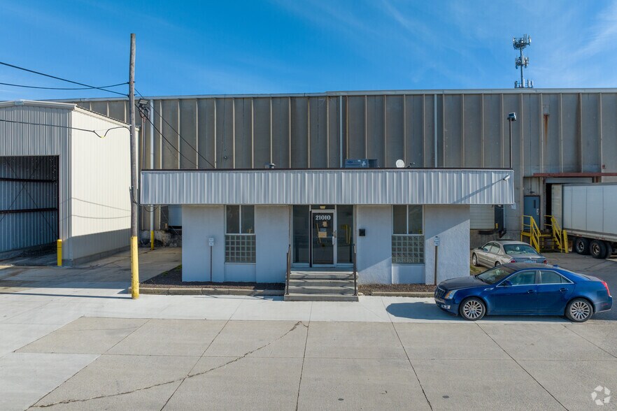 More Photos Of 21010 Trolley Industrial Dr, Taylor Warehouse For Lease