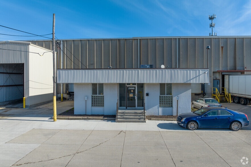 More Photos Of 21010 Trolley Industrial Dr, Taylor Warehouse For Lease