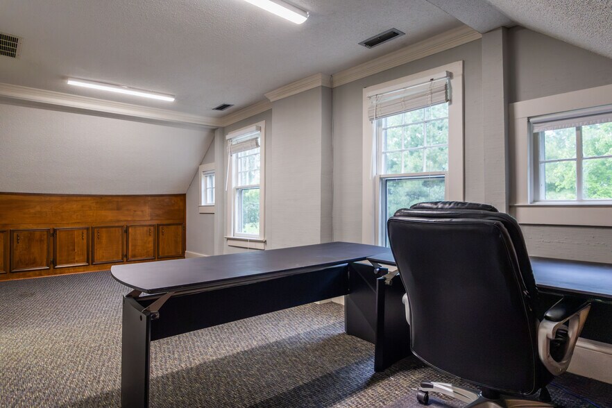 More Photos Of 3562 Spangenberg Ave, Clemmons Office For Lease