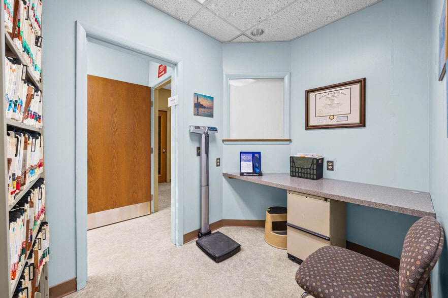 More Photos Of 61E Monroe Ave, Pittsford Medical For Sale