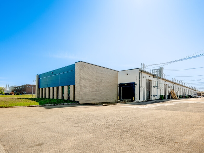 More Photos Of 2970-3090 Rue Brabant-Marineau, Montréal Warehouse For Lease