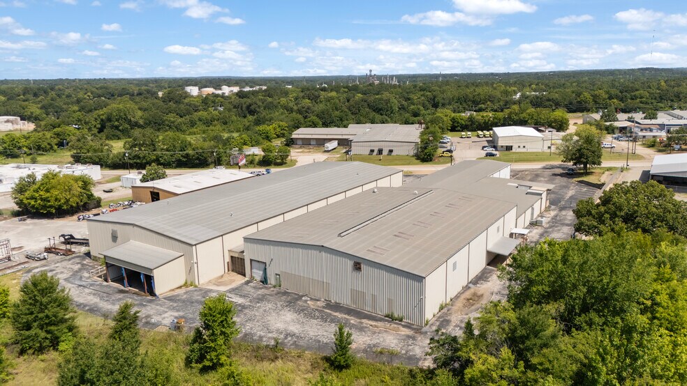 More Photos Of 2307 E Erwin St, Tyler Manufacturing For Lease