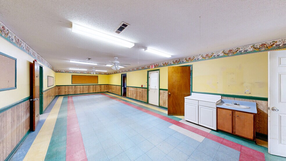 More Photos Of 104 N Herring St, Dothan Office For Sale