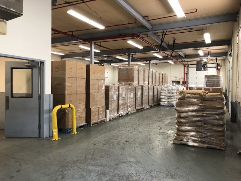 More Photos Of 20 Industrial St W, Clifton Manufacturing For Lease