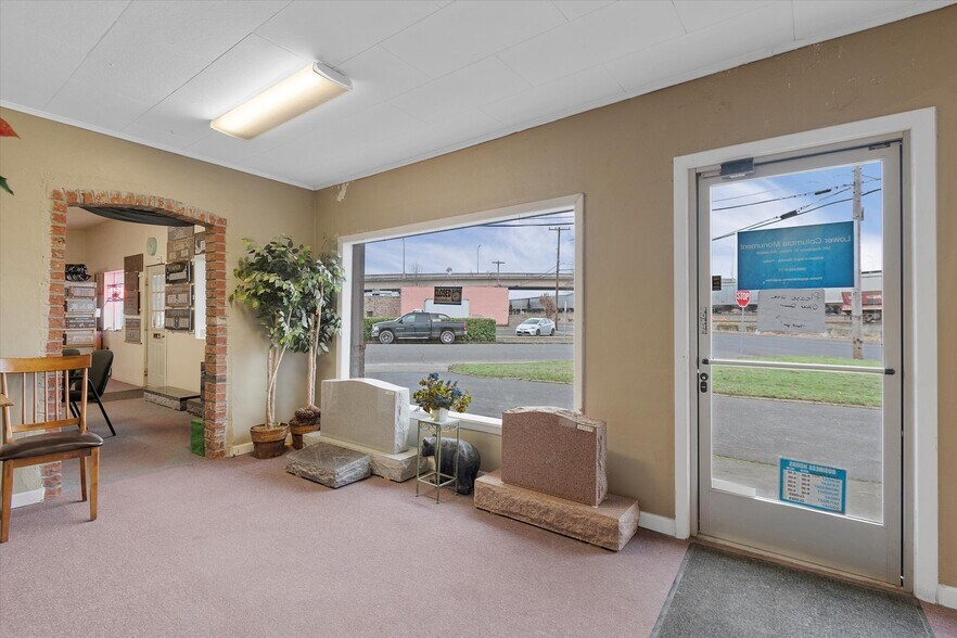 More Photos Of 101 Academy St, Kelso Distribution For Sale