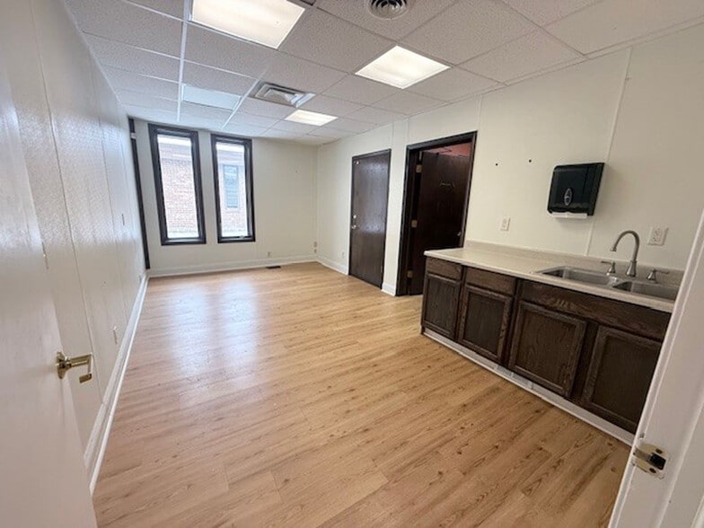 More Photos Of 4025 W Main St, Kalamazoo Medical For Sale