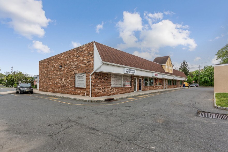 More Photos Of 12 Snowhill St, Spotswood Freestanding For Lease