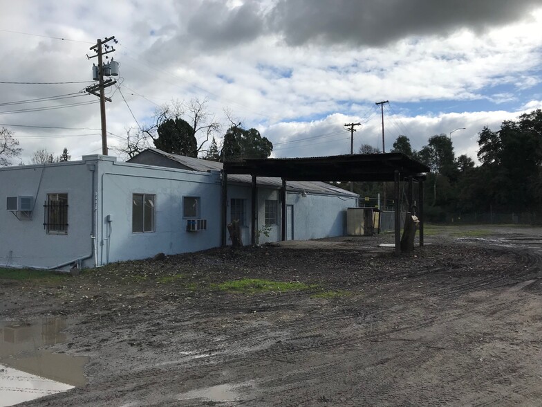 More Photos Of 109 Chestnut St, Santa Rosa Warehouse For Sale