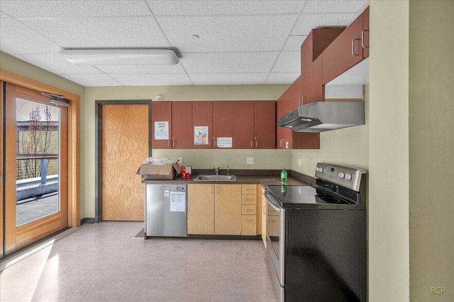 More Photos Of 75 NW Couch St, Portland Medical For Lease