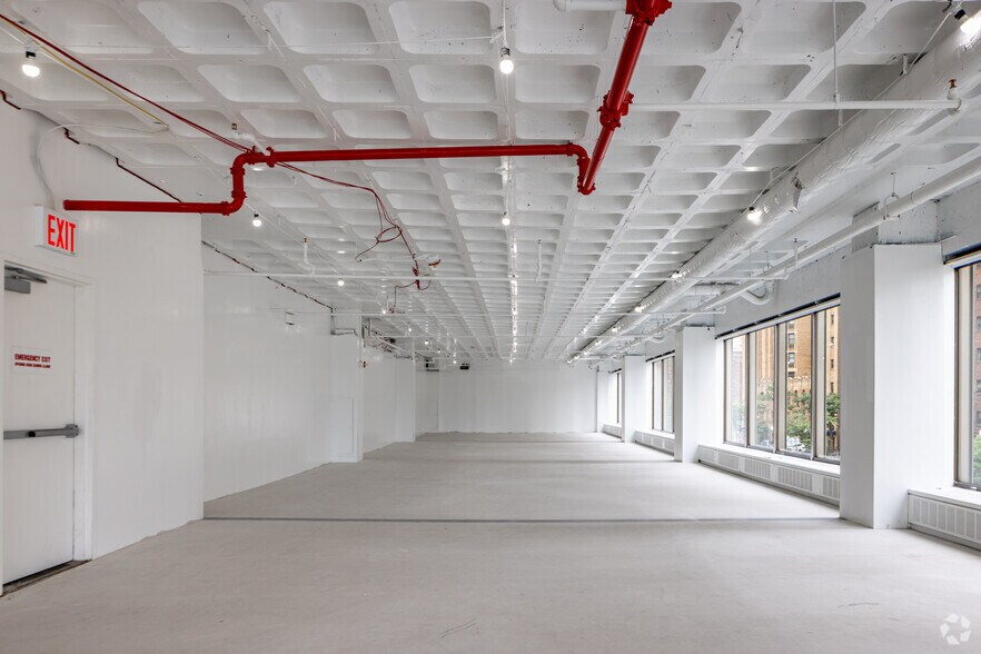 More Photos Of 866 United Nations Plz, New York Office For Sale