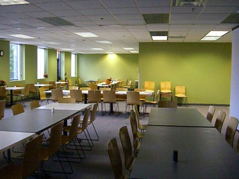 More Photos Of 15 Hudson Park Dr, Hudson Manufacturing For Lease