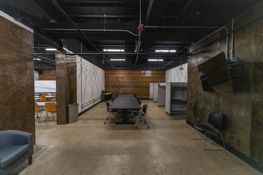 More Photos Of 1 Racquet Ln, Monroeville Sports And Entertainment For Lease