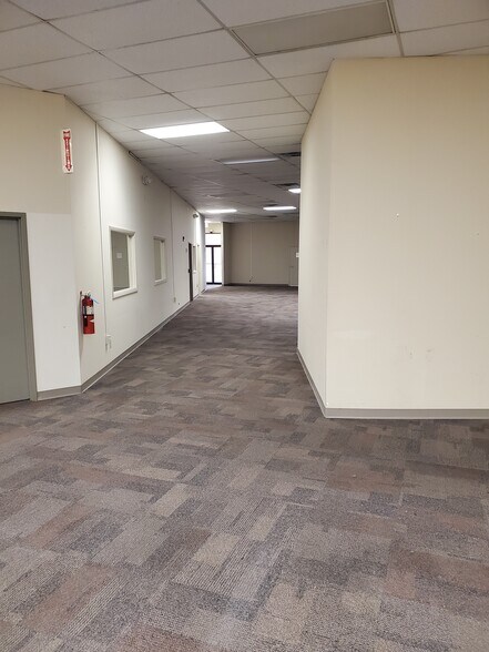More Photos Of 3361 Melrose Ave NW, Roanoke Light Distribution For Lease