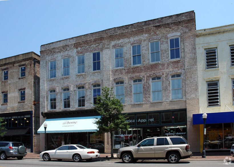 More Photos Of 322 W Broughton St, Savannah Storefront For Lease