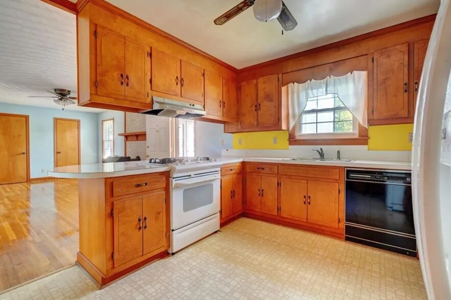 More Photos Of 4530 Shoulders Hill Rd, Suffolk Medical For Sale