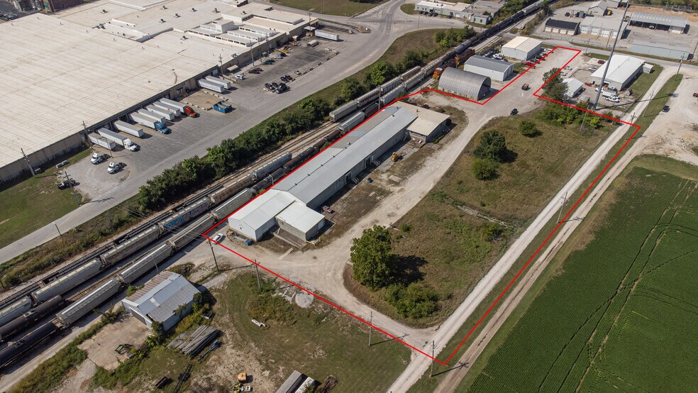 More Photos Of 200 N River St, Carthage Manufacturing For Lease