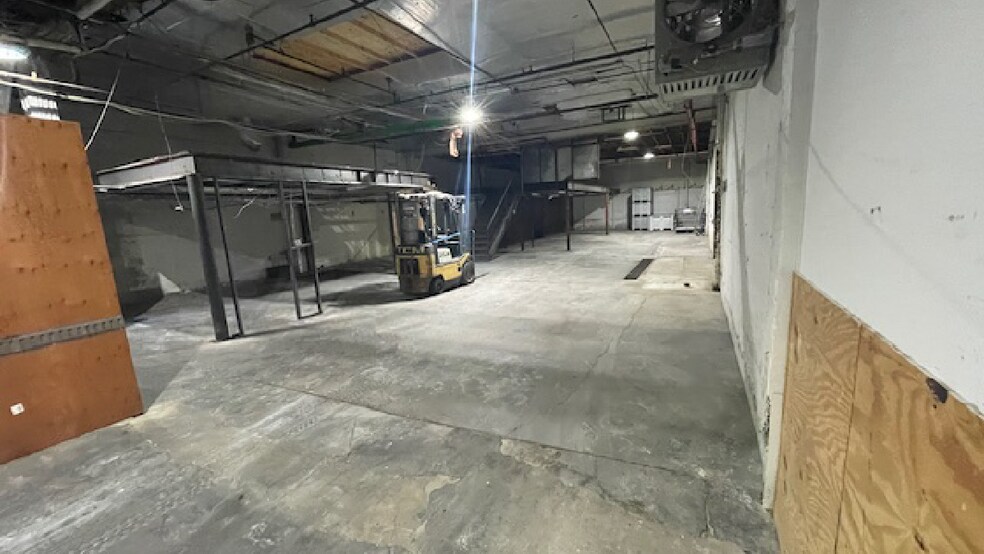 More Photos Of 5-16 47th Ave, Long Island City Warehouse For Lease