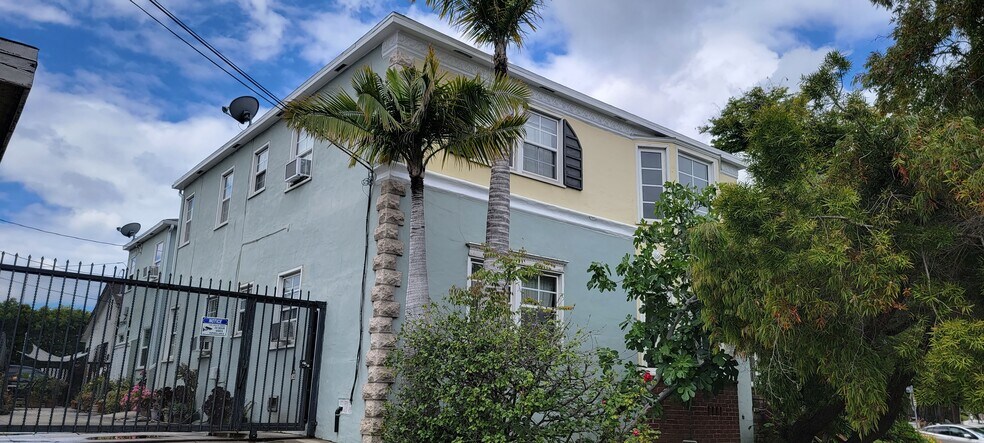 More Photos Of 1000-1002 S Ridgeley Dr, Los Angeles Apartments For Sale