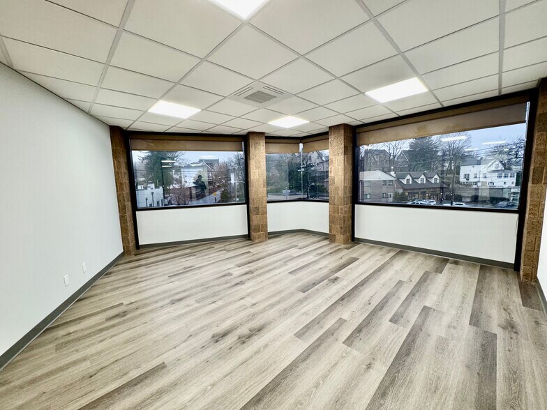 More Photos Of 111 Brook St, Scarsdale Loft Creative Space For Lease