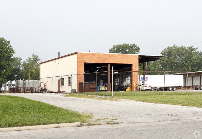 More Photos Of 5657 Enterprise Blvd, Toledo Truck Terminal For Lease